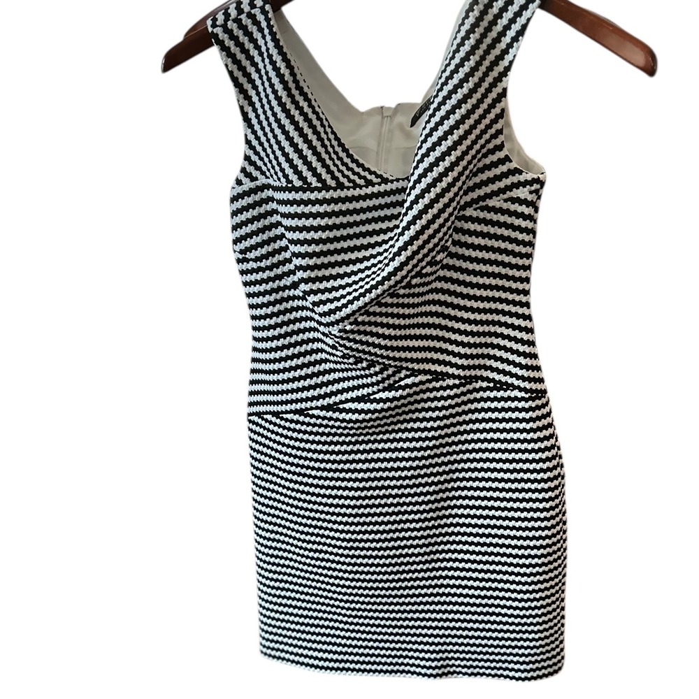 Guess Black White Striped Sleeveless Sheath Dress Twist‎ Front Neck 5